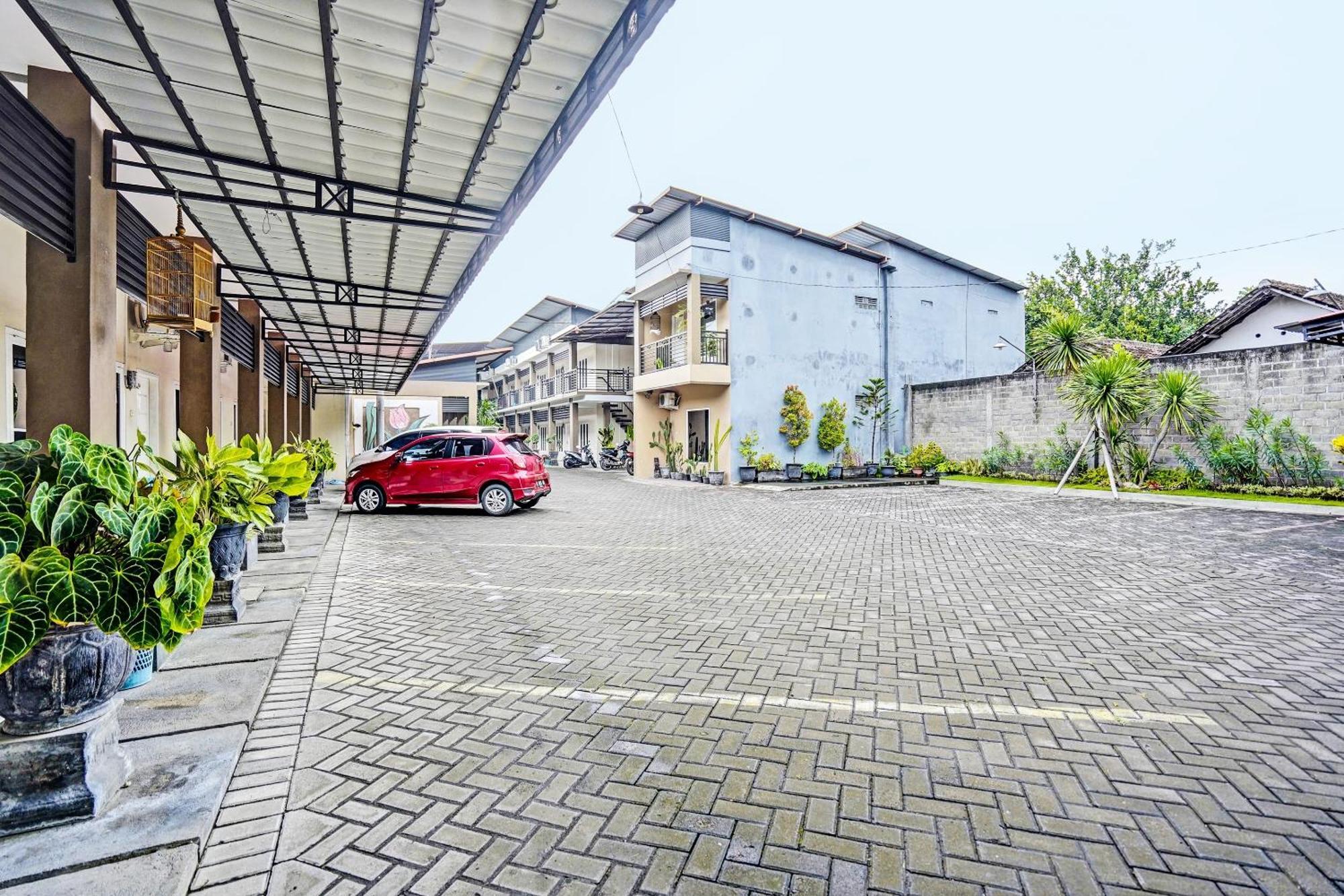 Oyo Life 92190 Arya Guest House 투룬가궁 외부 사진