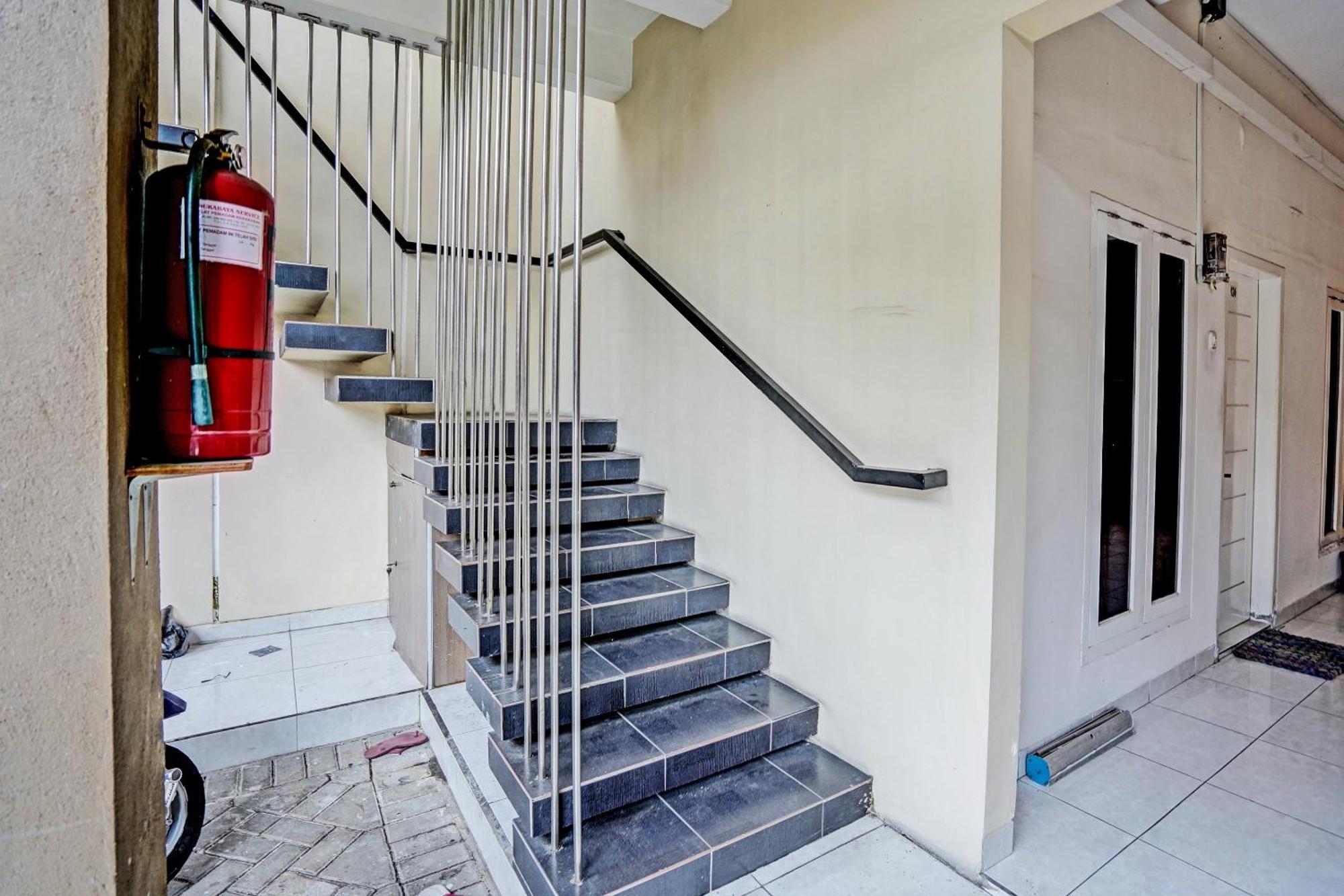 Oyo Life 92190 Arya Guest House 투룬가궁 외부 사진