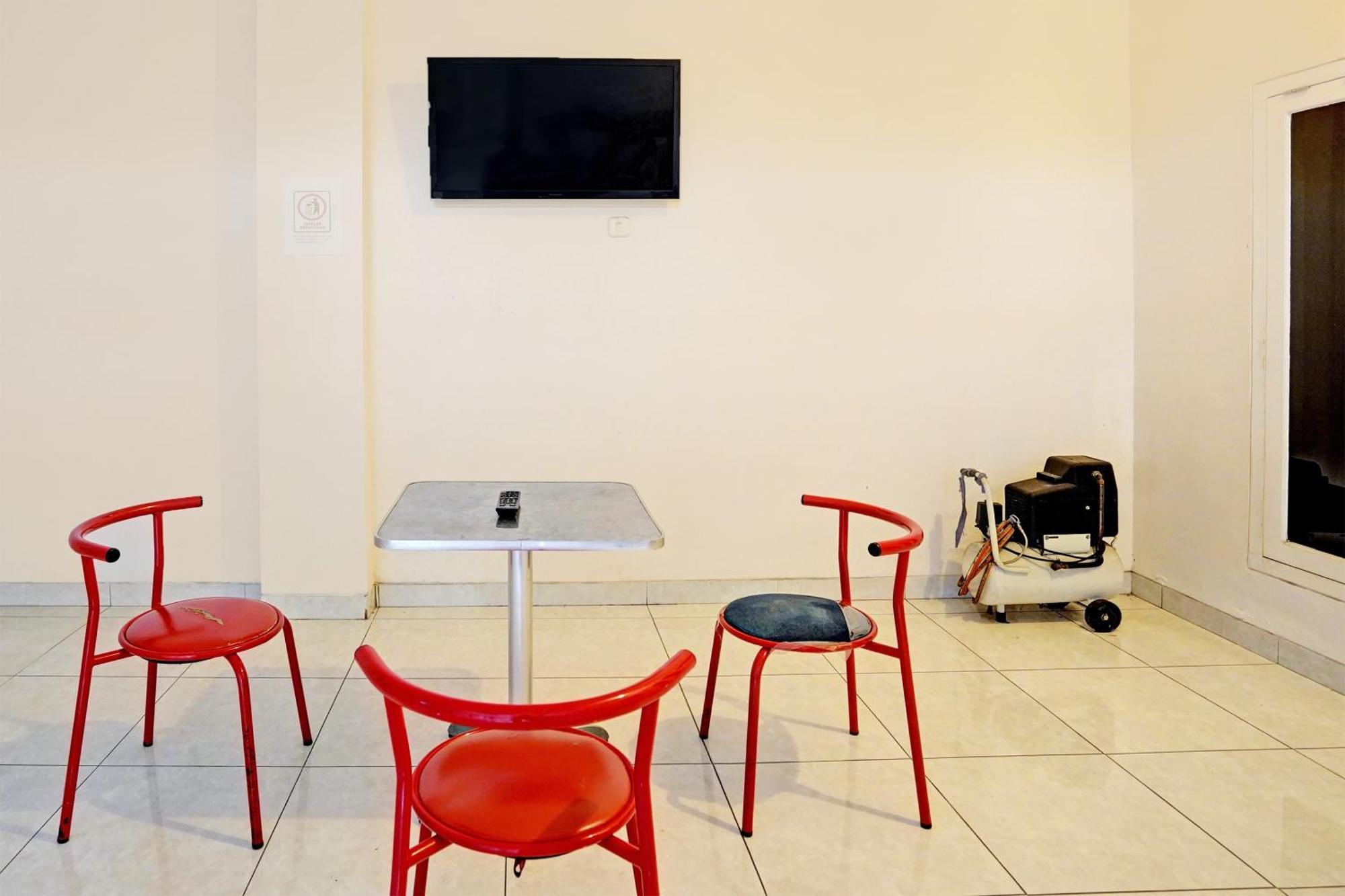Oyo Life 92190 Arya Guest House 투룬가궁 외부 사진