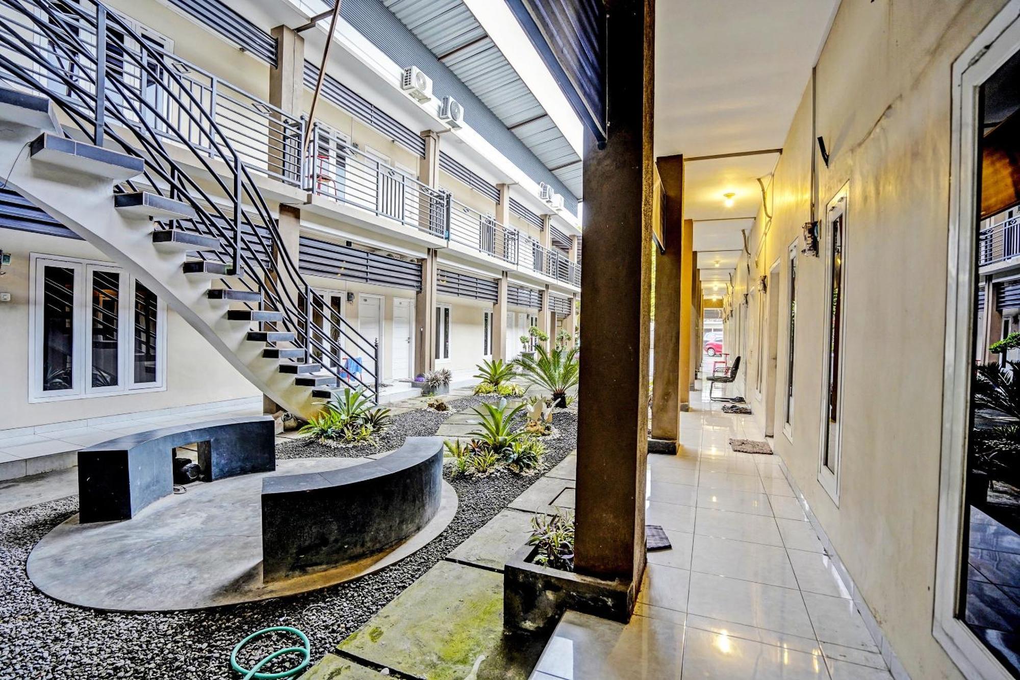 Oyo Life 92190 Arya Guest House 투룬가궁 외부 사진