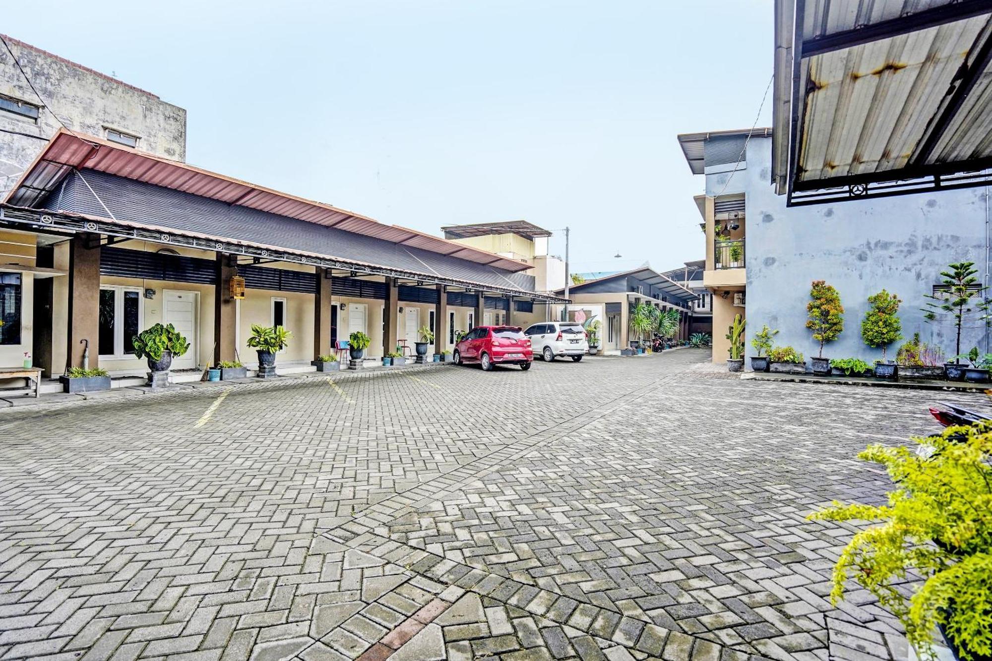Oyo Life 92190 Arya Guest House 투룬가궁 외부 사진