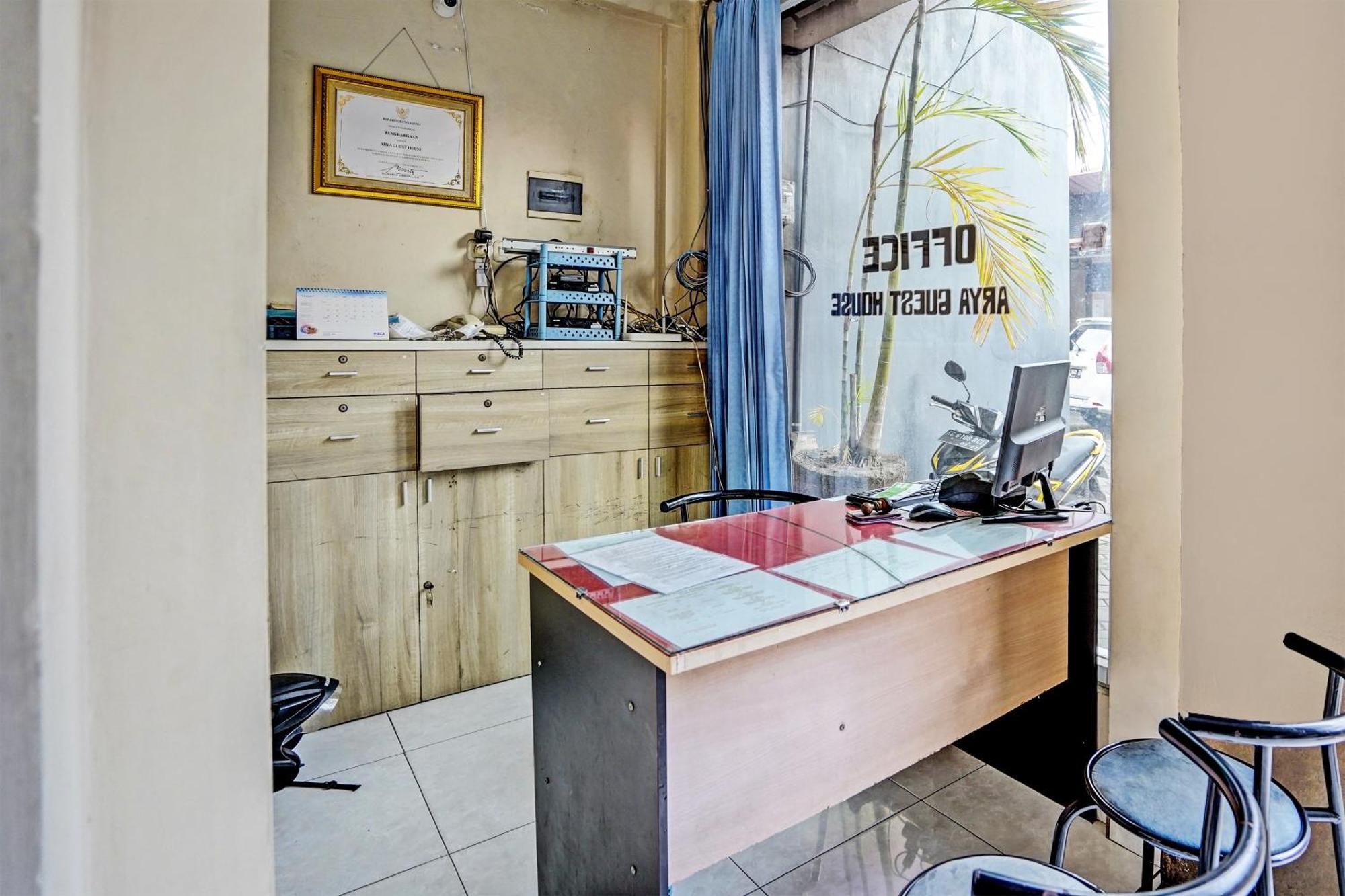 Oyo Life 92190 Arya Guest House 투룬가궁 외부 사진