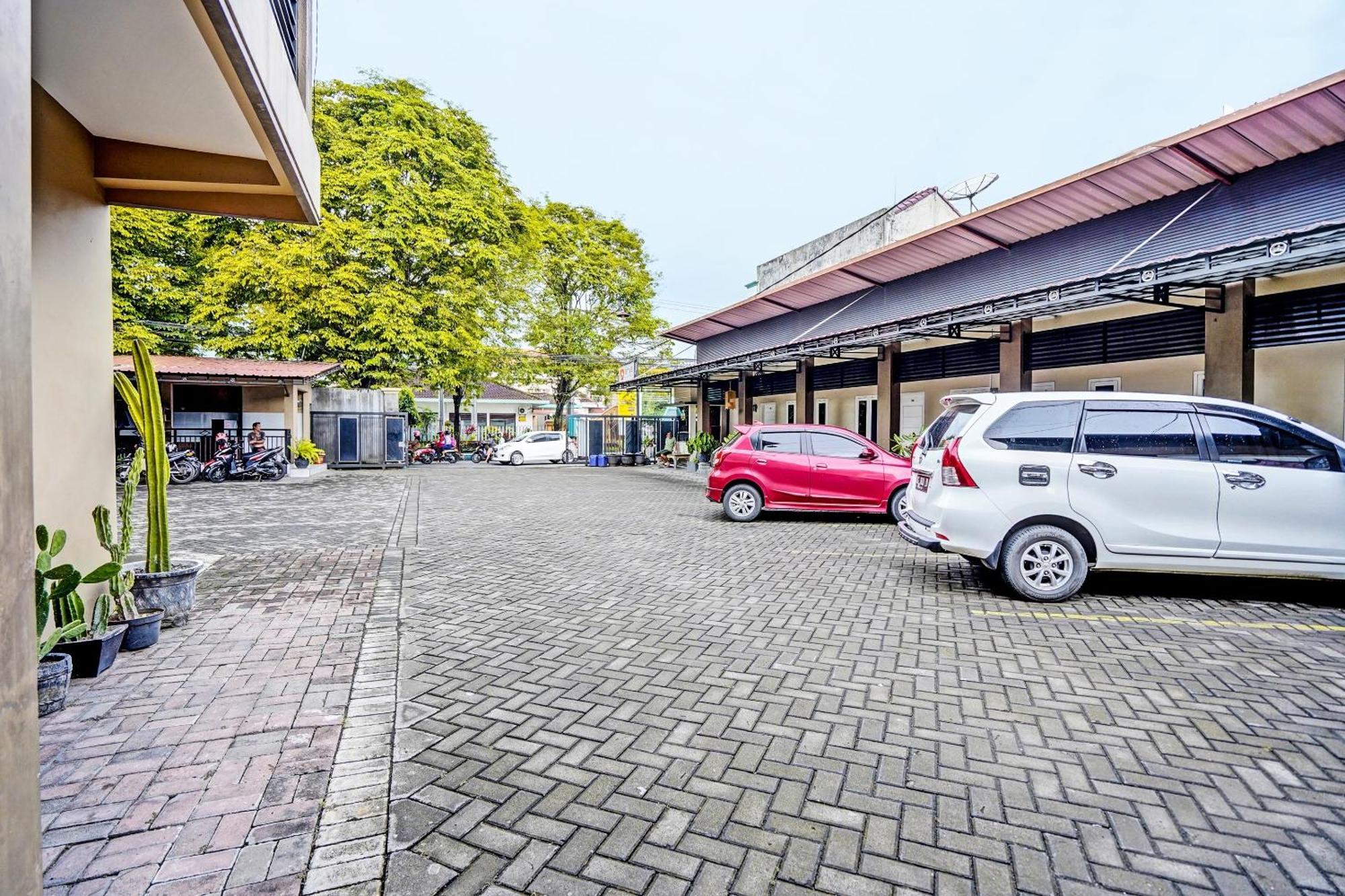 Oyo Life 92190 Arya Guest House 투룬가궁 외부 사진