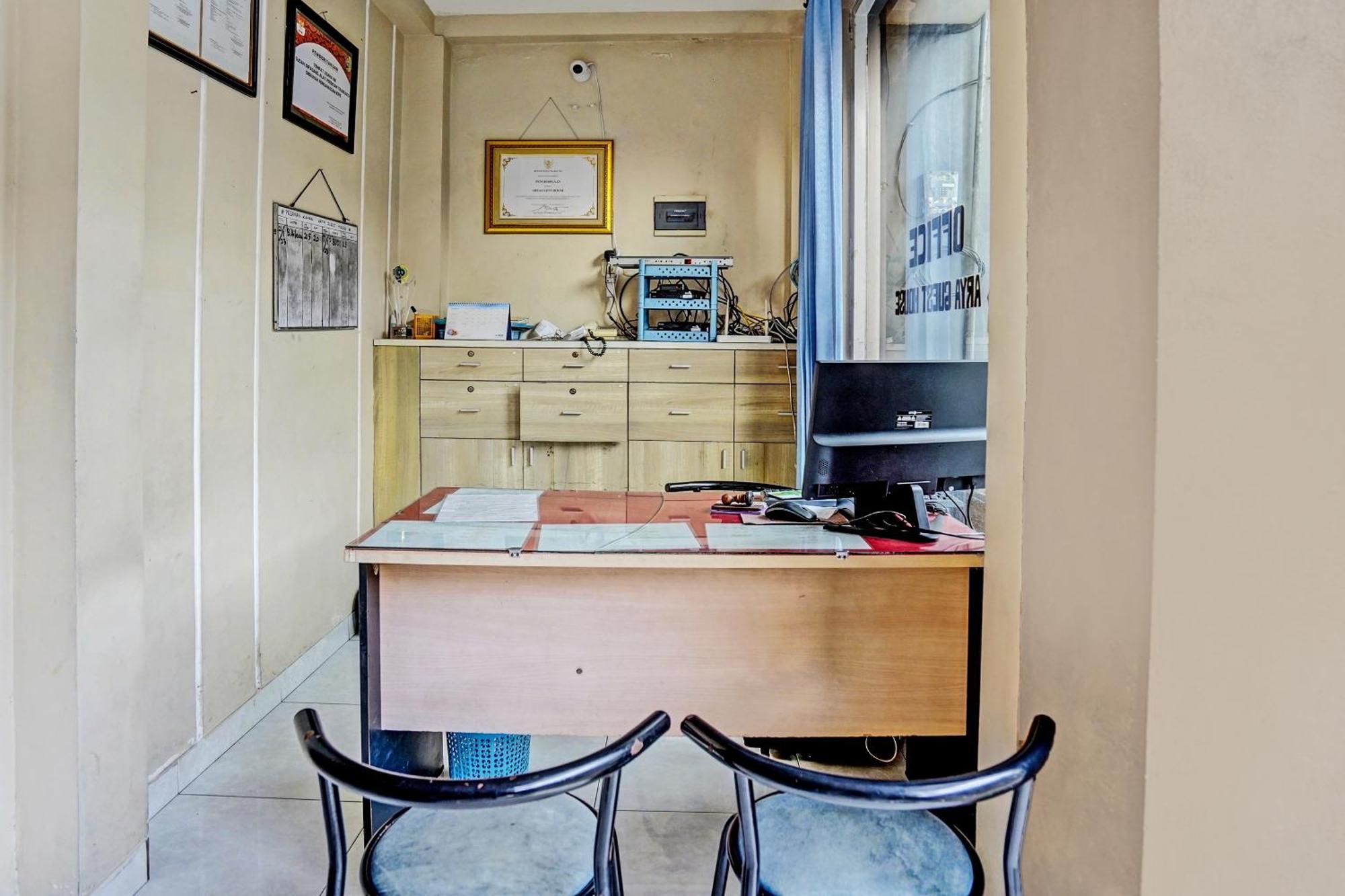 Oyo Life 92190 Arya Guest House 투룬가궁 외부 사진