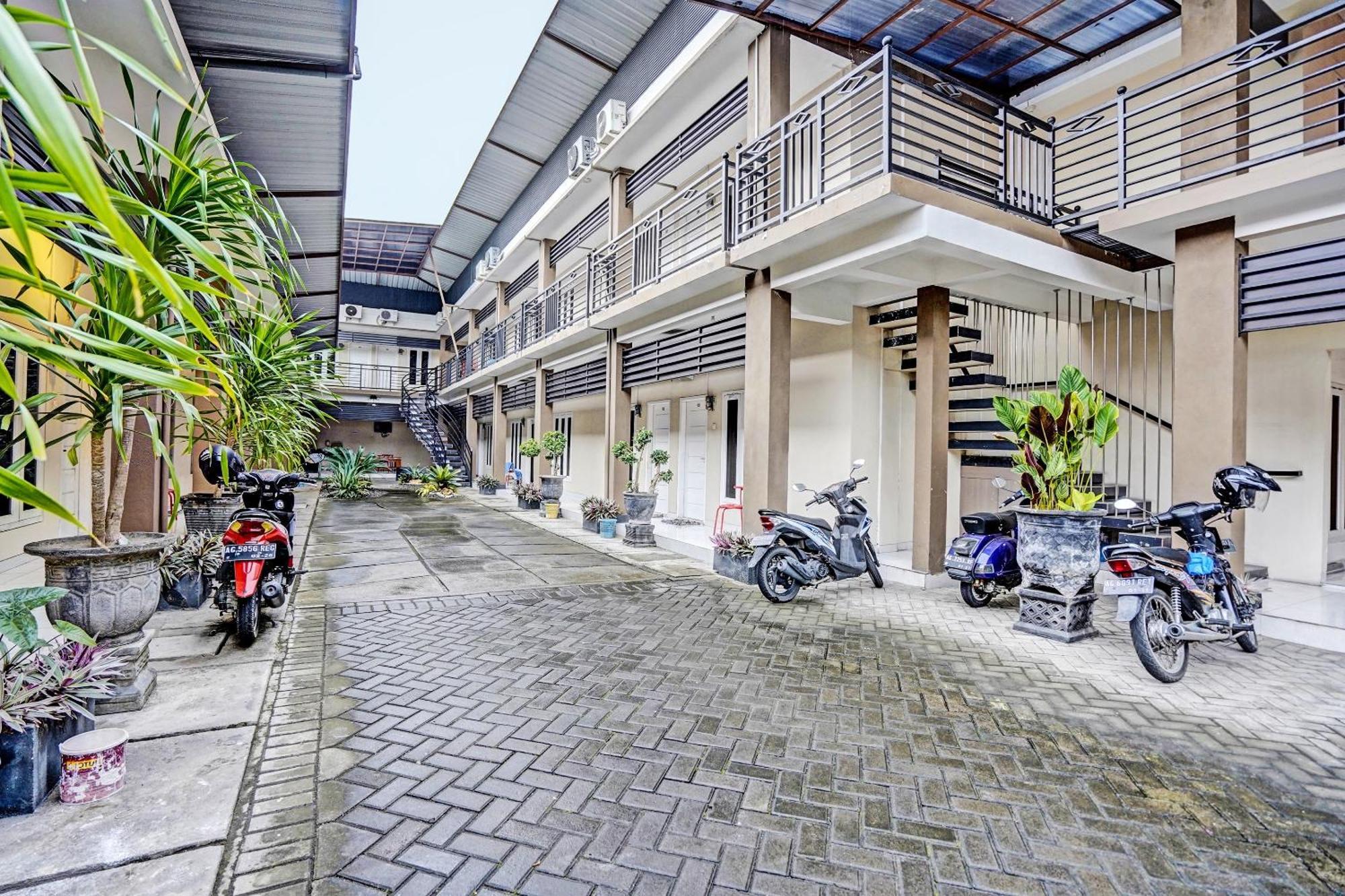 Oyo Life 92190 Arya Guest House 투룬가궁 외부 사진